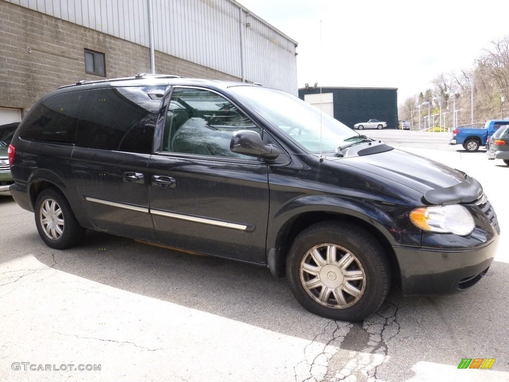 2006 Town & Country Touring - Brilliant Black / Medium Slate Gray photo #1