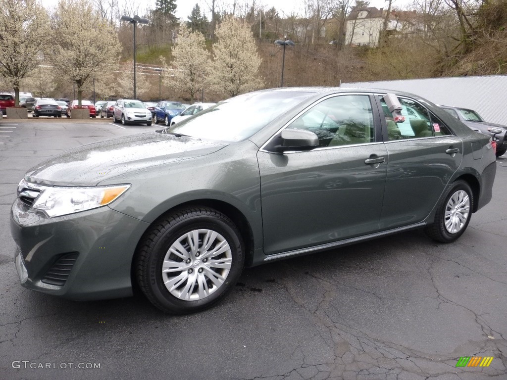 2013 Camry LE - Cypress Green Metallic / Ivory photo #3