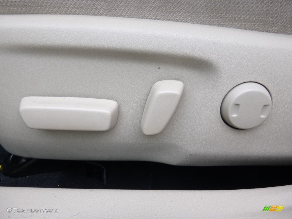 2013 Camry LE - Cypress Green Metallic / Ivory photo #18