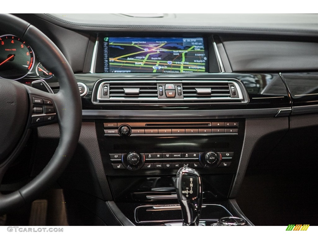 2014 BMW 7 Series ActiveHybrid 7 Controls Photos