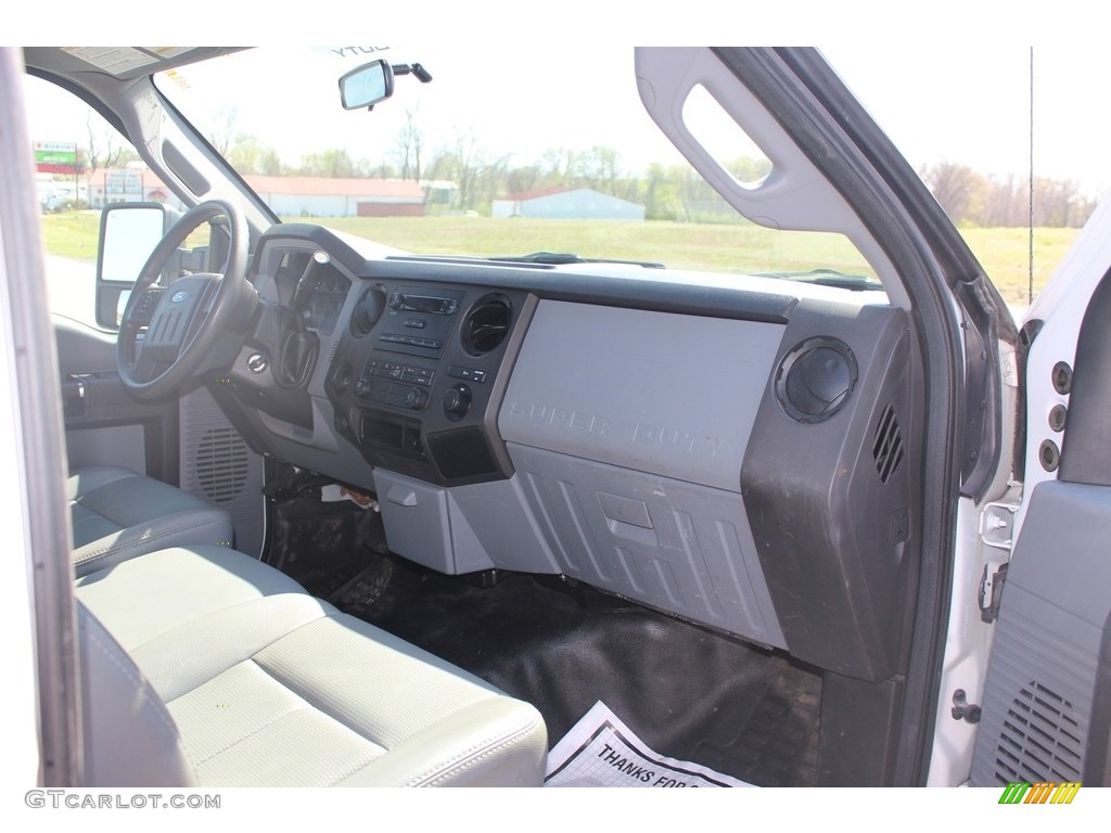 2012 F250 Super Duty XL Regular Cab - Oxford White / Steel photo #7