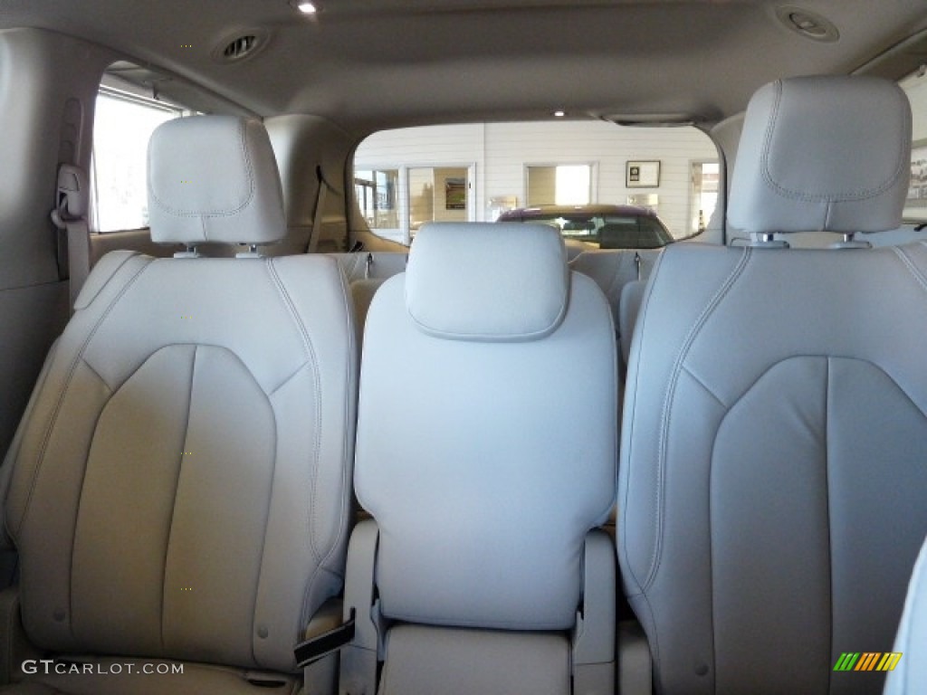 2017 Chrysler Pacifica Touring L Rear Seat Photo #112234574
