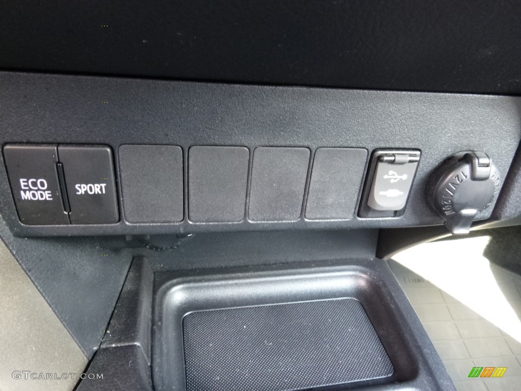 2013 RAV4 LE AWD - Black / Ash photo #20