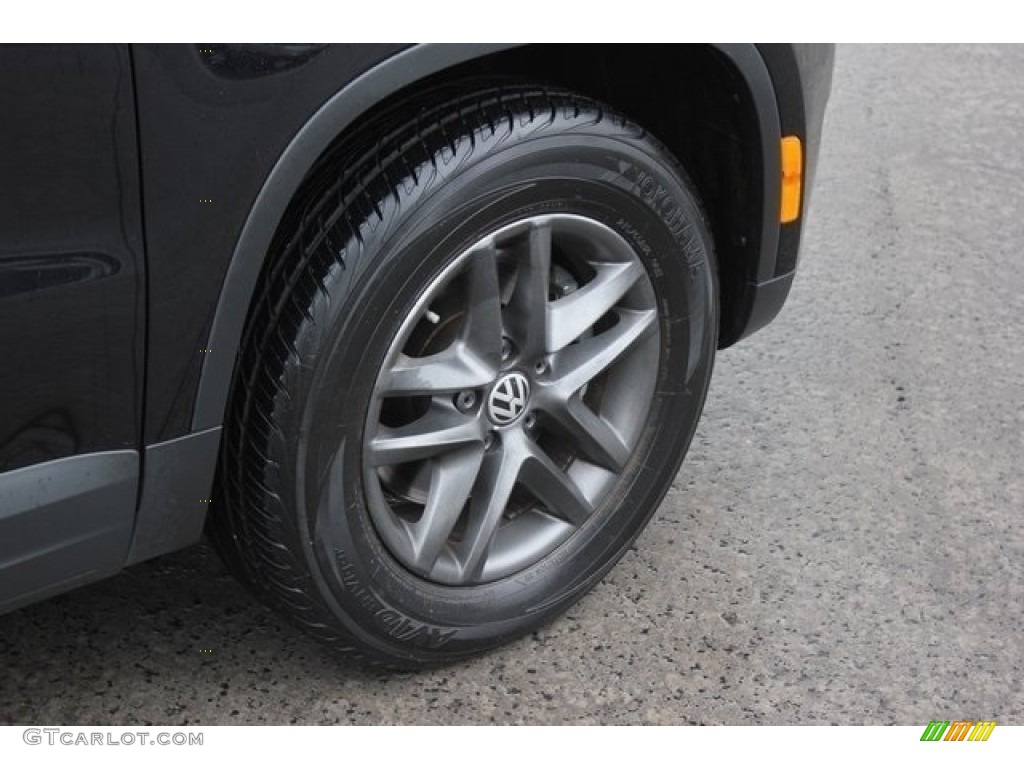 2011 Tiguan S - Deep Black Metallic / Clay Gray photo #11