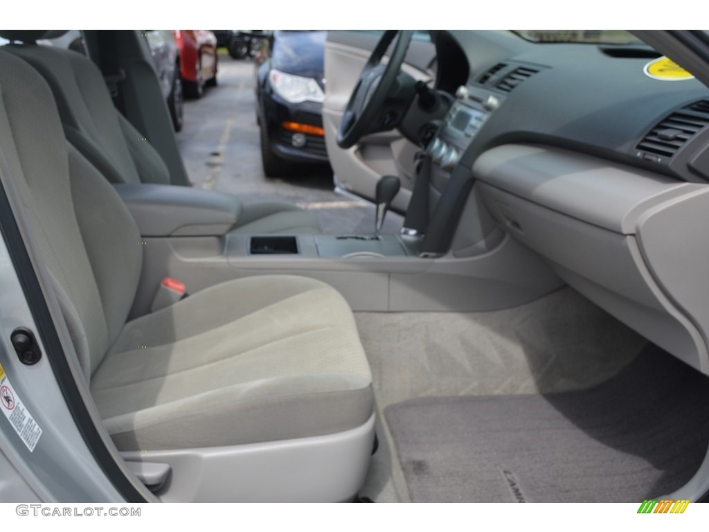 2008 Camry SE - Classic Silver Metallic / Bisque photo #15