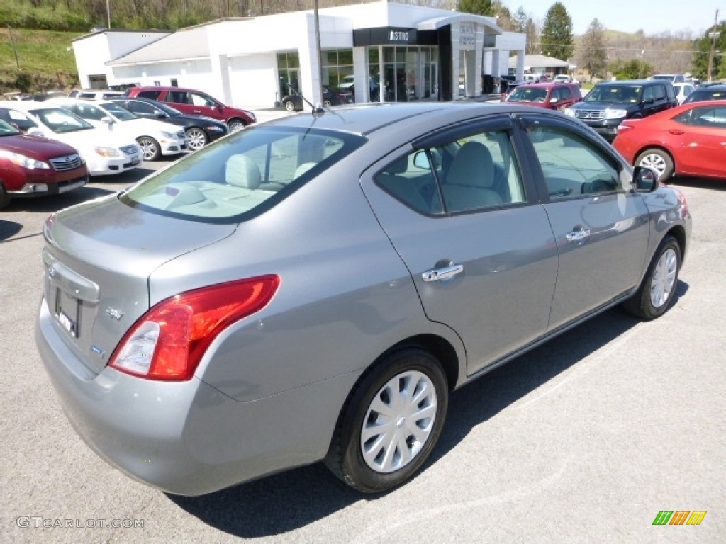 2012 Versa 1.6 SL Sedan - Magnetic Gray Metallic / Charcoal photo #7