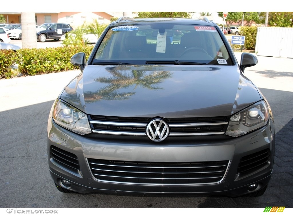 2013 Touareg VR6 FSI Lux 4XMotion - Canyon Gray Metallic / Saddle Brown photo #3