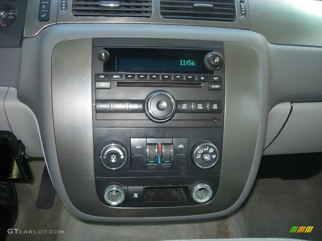 2007 Suburban 1500 LS 4x4 - Silver Birch Metallic / Light Titanium/Dark Titanium photo #21