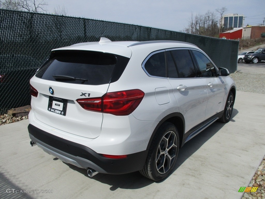 2016 X1 xDrive28i - Alpine White / Black photo #4