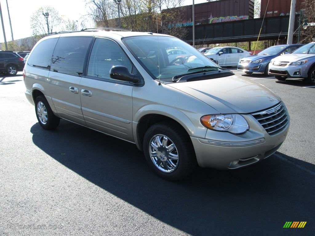 2007 Town & Country Limited - Linen Gold Metallic / Dark Khaki/Light Graystone photo #4