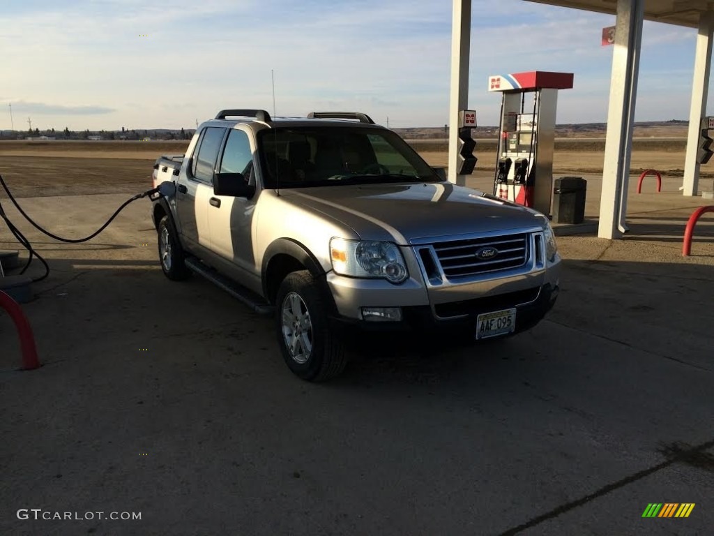 2007 Explorer Sport Trac XLT 4x4 - Silver Birch Metallic / Light Stone photo #3