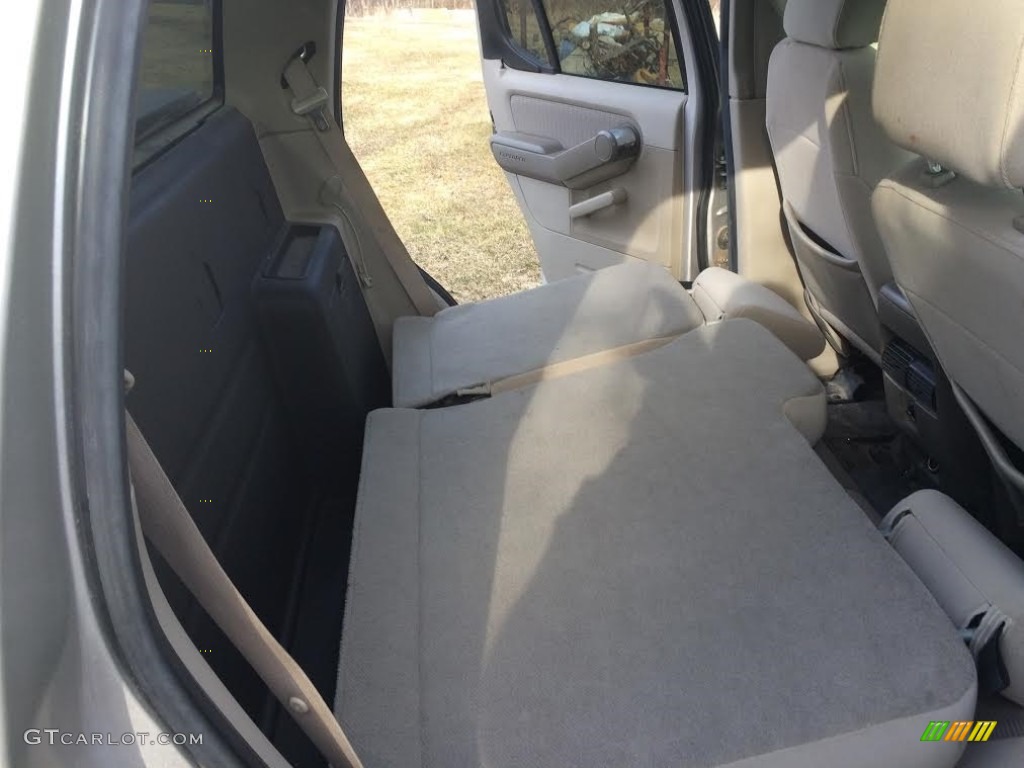 2007 Explorer Sport Trac XLT 4x4 - Silver Birch Metallic / Light Stone photo #10