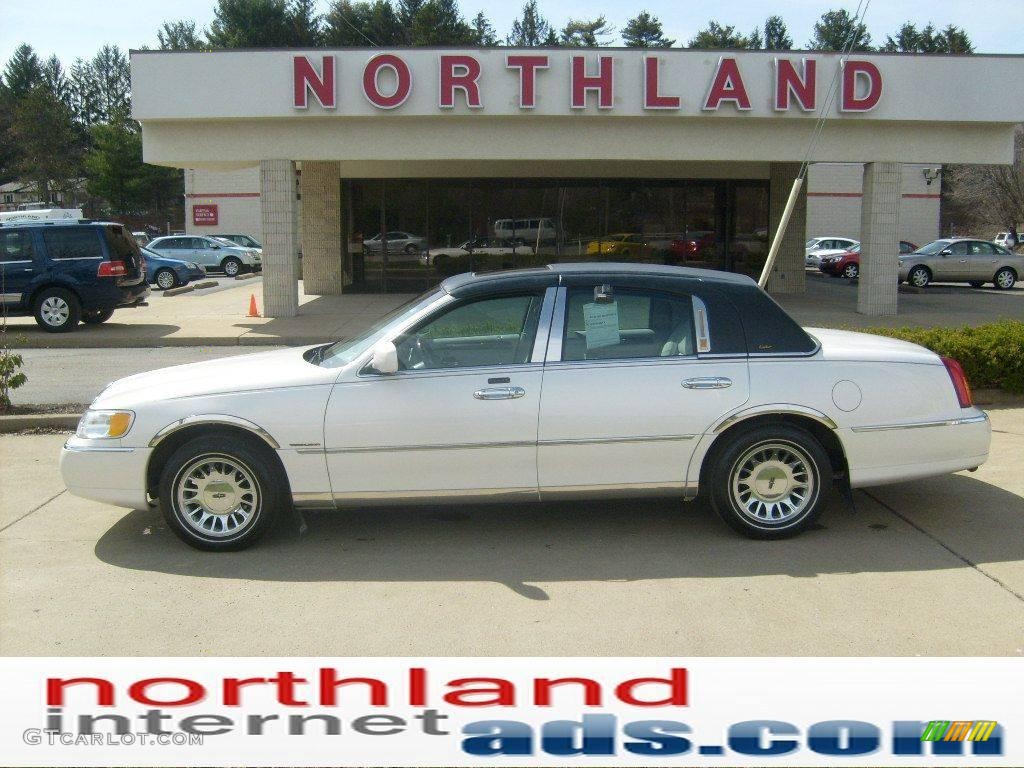 2000 Town Car Cartier - White Pearlescent Tri-Coat / Light Graphite photo #1