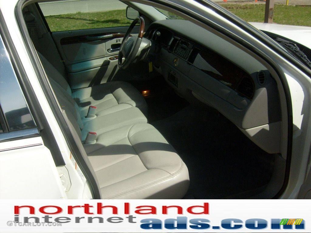2000 Town Car Cartier - White Pearlescent Tri-Coat / Light Graphite photo #17