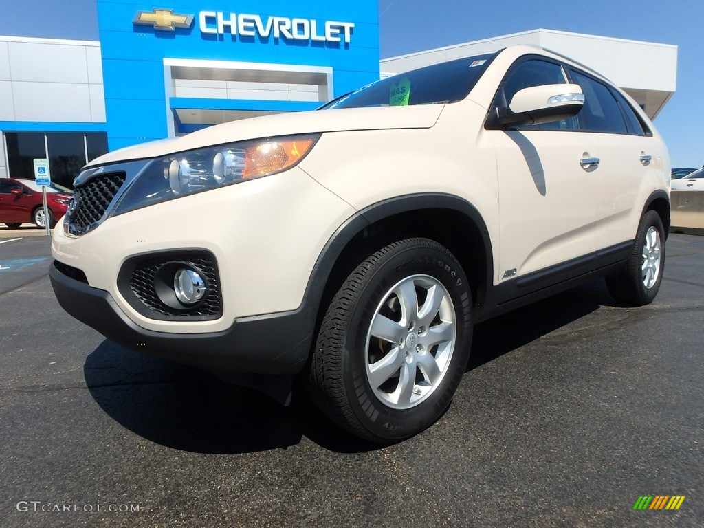 2011 Sorento LX AWD - White Sand Beige / Beige photo #2