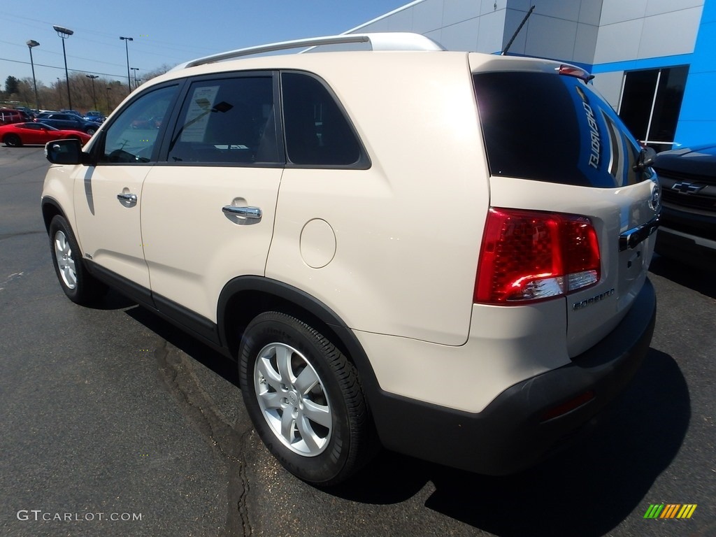 2011 Sorento LX AWD - White Sand Beige / Beige photo #4