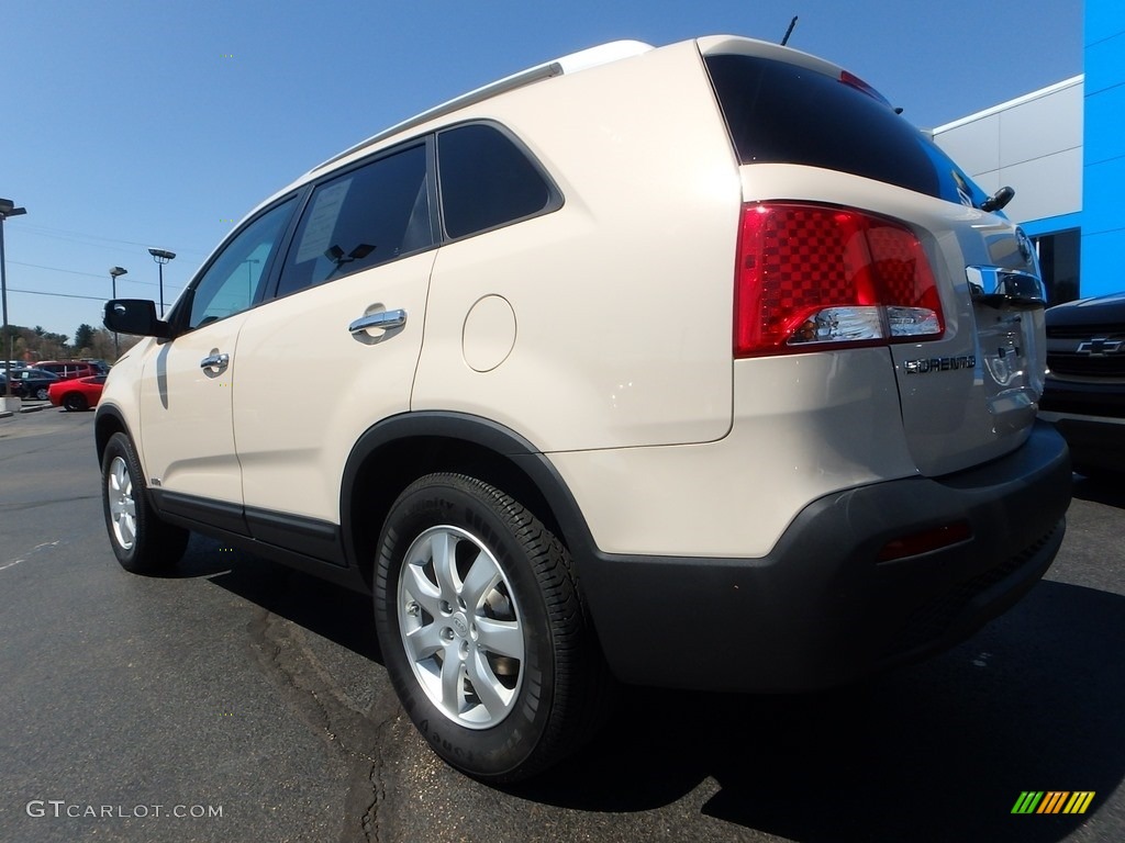 2011 Sorento LX AWD - White Sand Beige / Beige photo #5