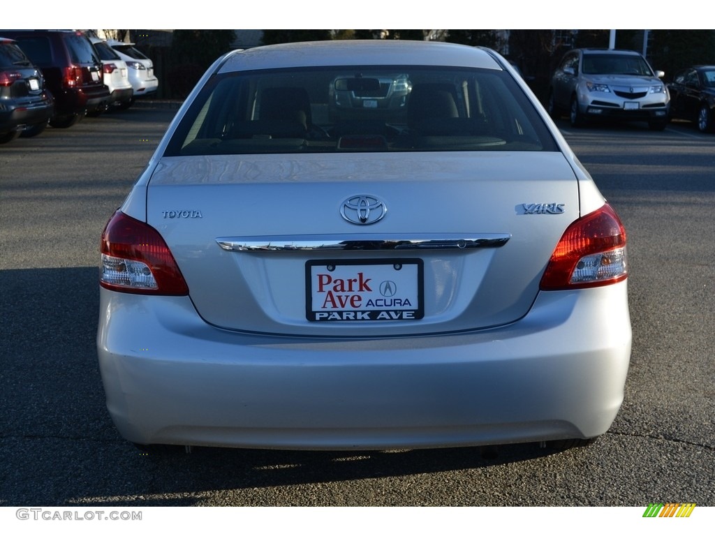 2009 Yaris S Sedan - Silver Streak Mica / Dark Charcoal photo #3