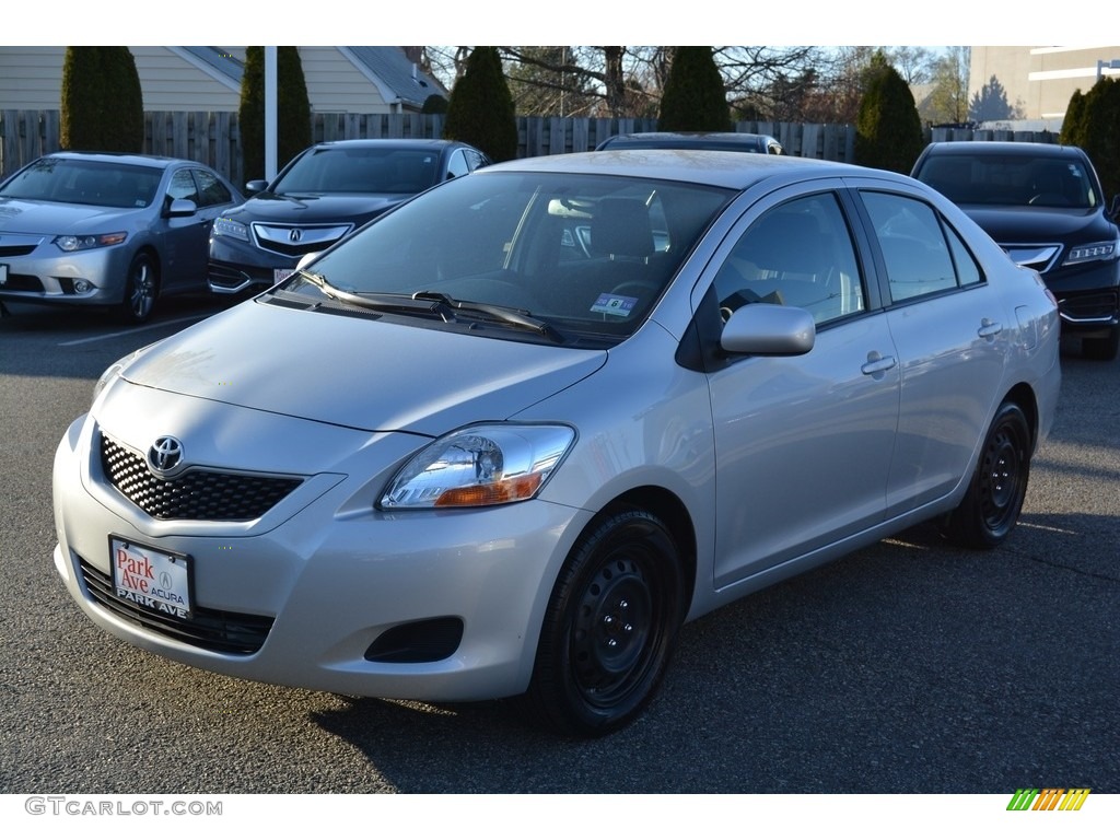2009 Yaris S Sedan - Silver Streak Mica / Dark Charcoal photo #5