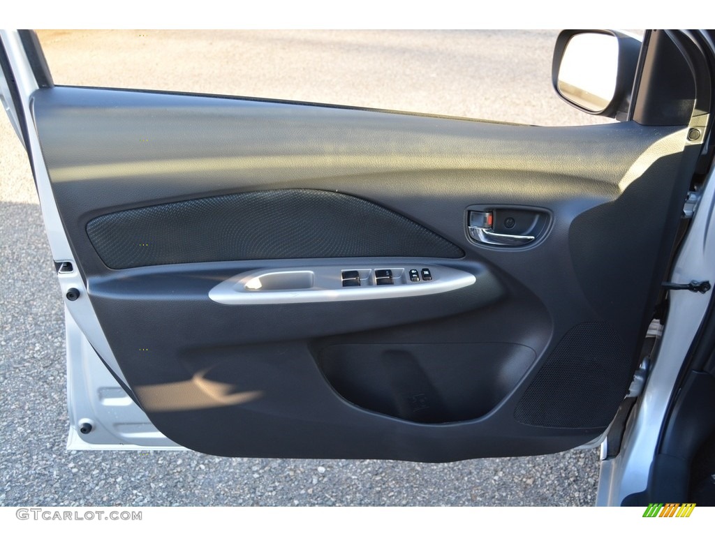 2009 Yaris S Sedan - Silver Streak Mica / Dark Charcoal photo #7