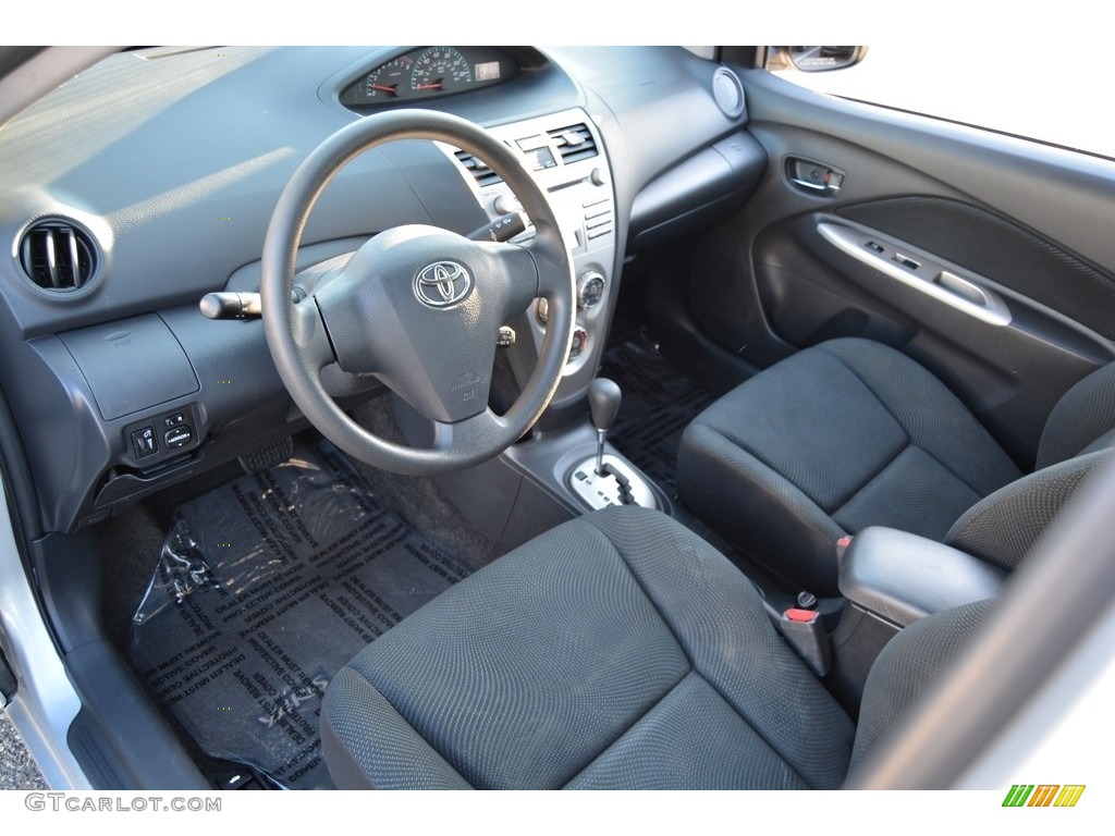2009 Yaris S Sedan - Silver Streak Mica / Dark Charcoal photo #9