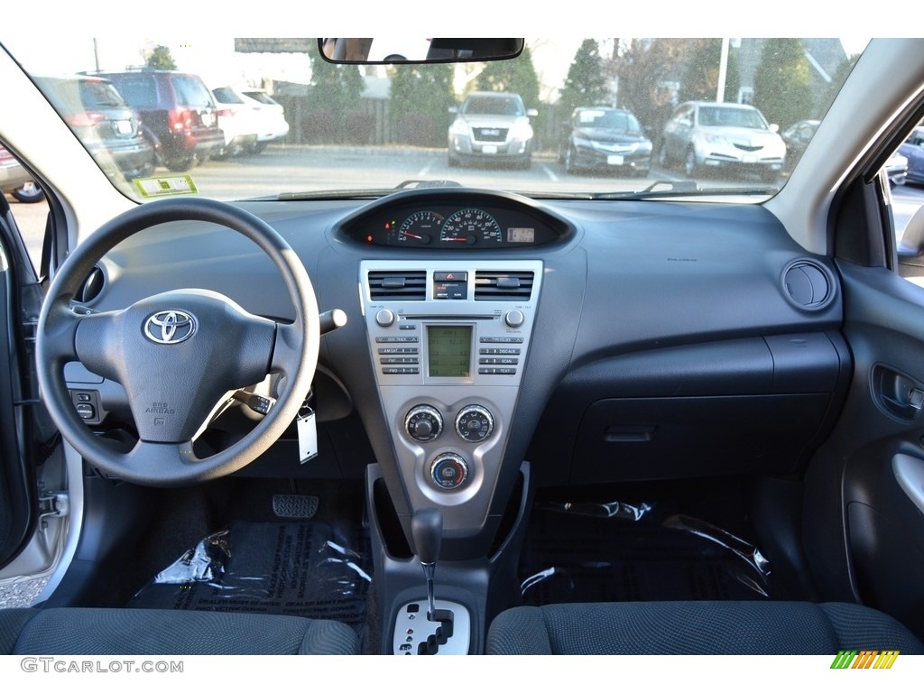 2009 Yaris S Sedan - Silver Streak Mica / Dark Charcoal photo #12