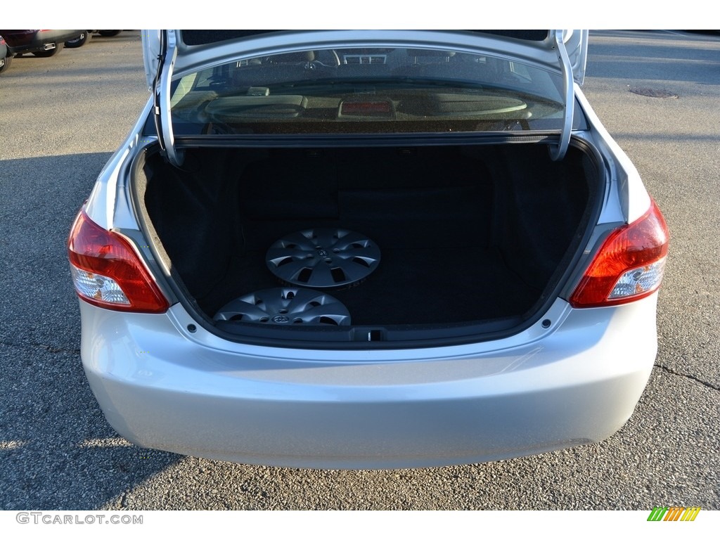 2009 Yaris S Sedan - Silver Streak Mica / Dark Charcoal photo #17