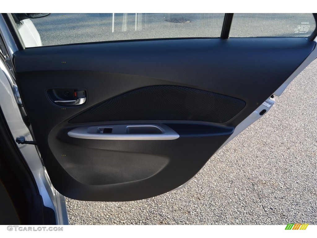 2009 Yaris S Sedan - Silver Streak Mica / Dark Charcoal photo #19