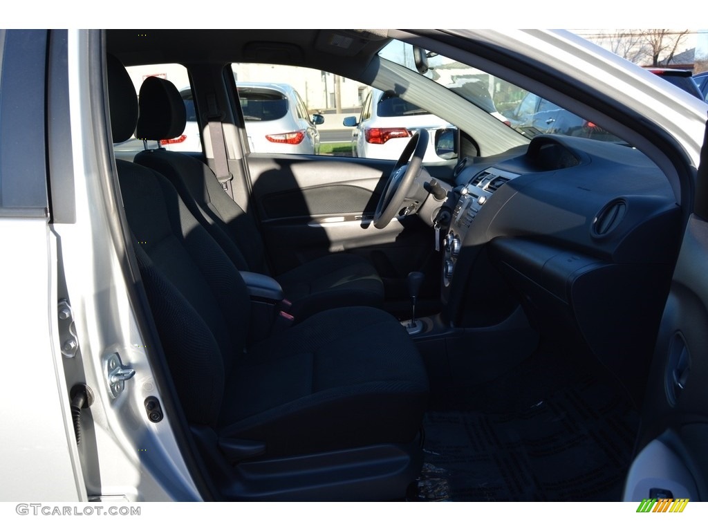 2009 Yaris S Sedan - Silver Streak Mica / Dark Charcoal photo #23