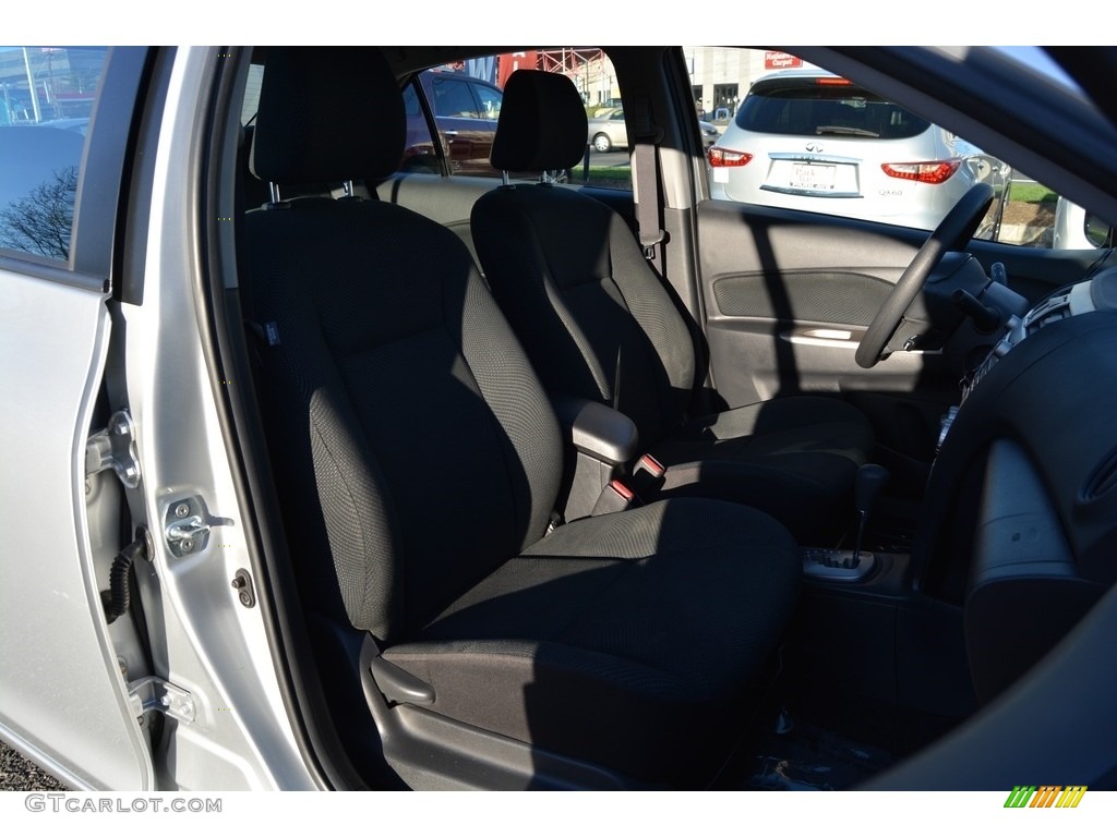 2009 Yaris S Sedan - Silver Streak Mica / Dark Charcoal photo #24