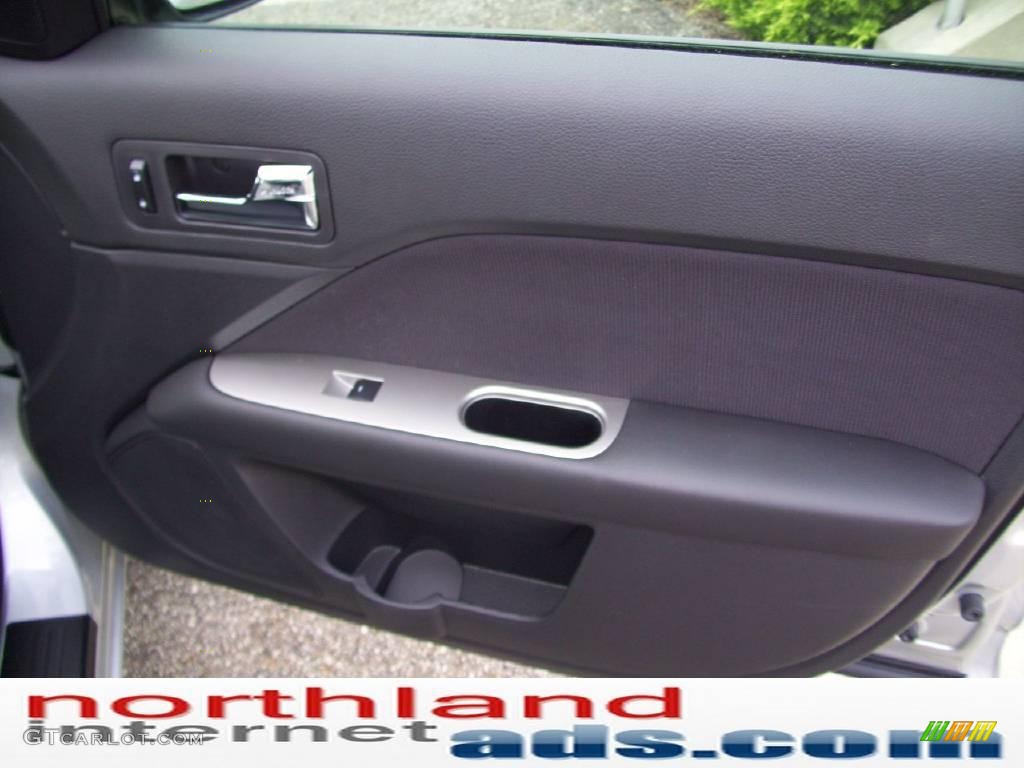 2010 Fusion Hybrid - Brilliant Silver Metallic / Charcoal Black photo #17