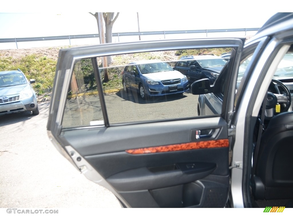 2011 Outback 2.5i Limited Wagon - Steel Silver Metallic / Off Black photo #19