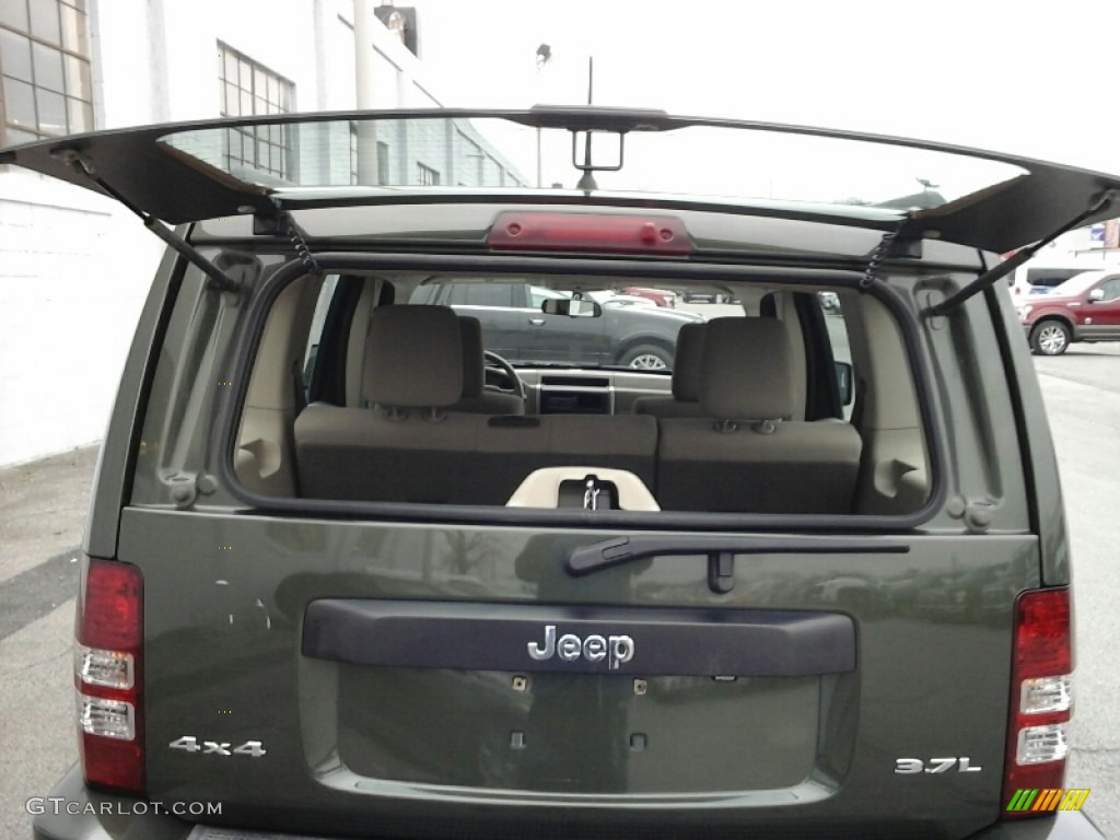 2008 Liberty Sport 4x4 - Jeep Green Metallic / Pastel Pebble Beige photo #10