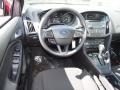 Race Red - Focus SE Sedan Photo No. 10