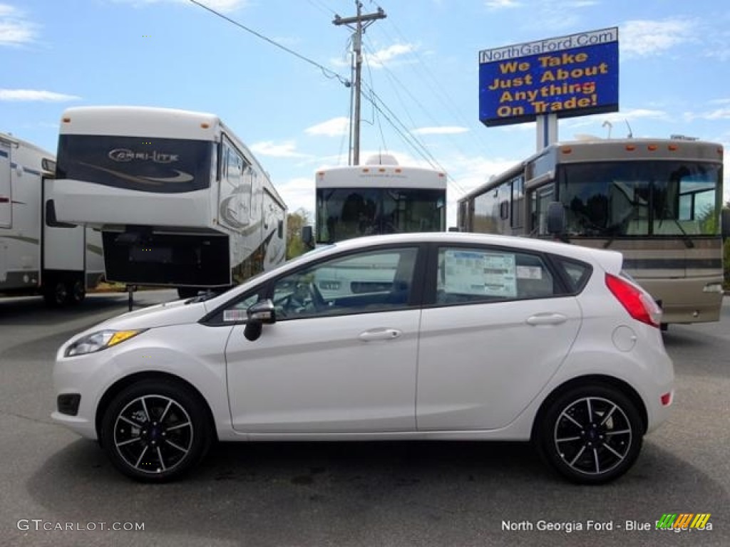 2016 Fiesta SE Hatchback - White Platinum Metallic Tri-coat / Medium Light Stone photo #2