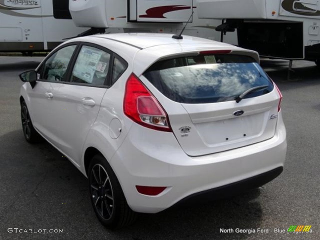 2016 Fiesta SE Hatchback - White Platinum Metallic Tri-coat / Medium Light Stone photo #3