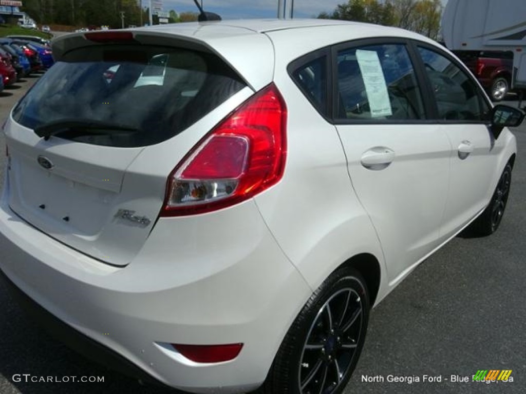 2016 Fiesta SE Hatchback - White Platinum Metallic Tri-coat / Medium Light Stone photo #34