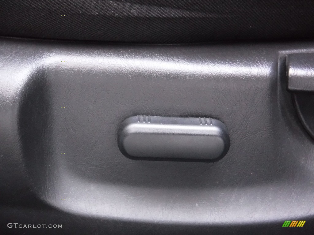 2011 Escape XLT 4WD - Ingot Silver Metallic / Charcoal Black photo #16