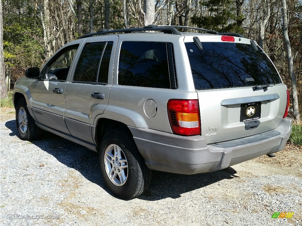 2004 Grand Cherokee Laredo 4x4 - Light Khaki Metallic / Sandstone photo #6