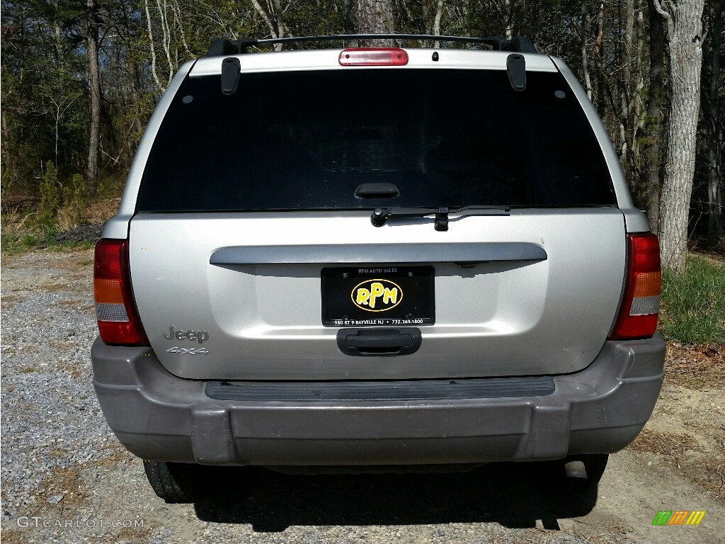 2004 Grand Cherokee Laredo 4x4 - Light Khaki Metallic / Sandstone photo #8