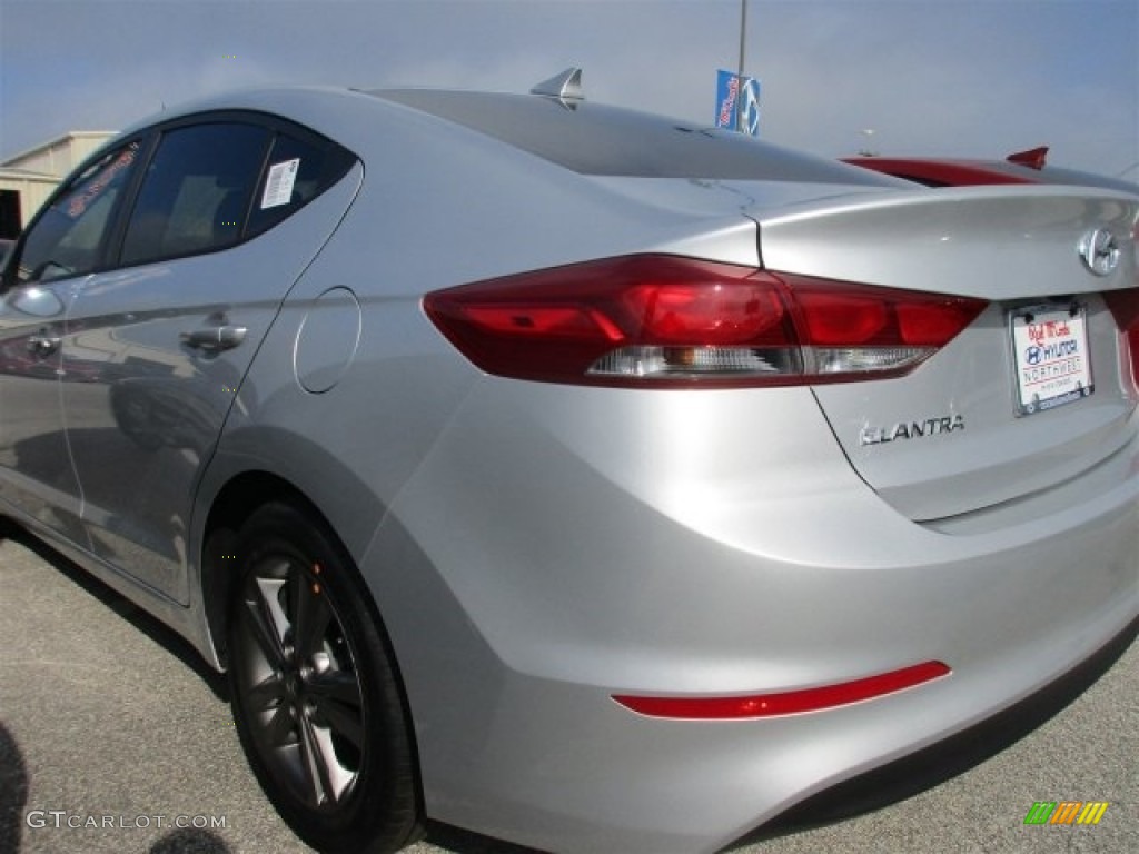 2017 Elantra SE - Silver / Gray photo #5