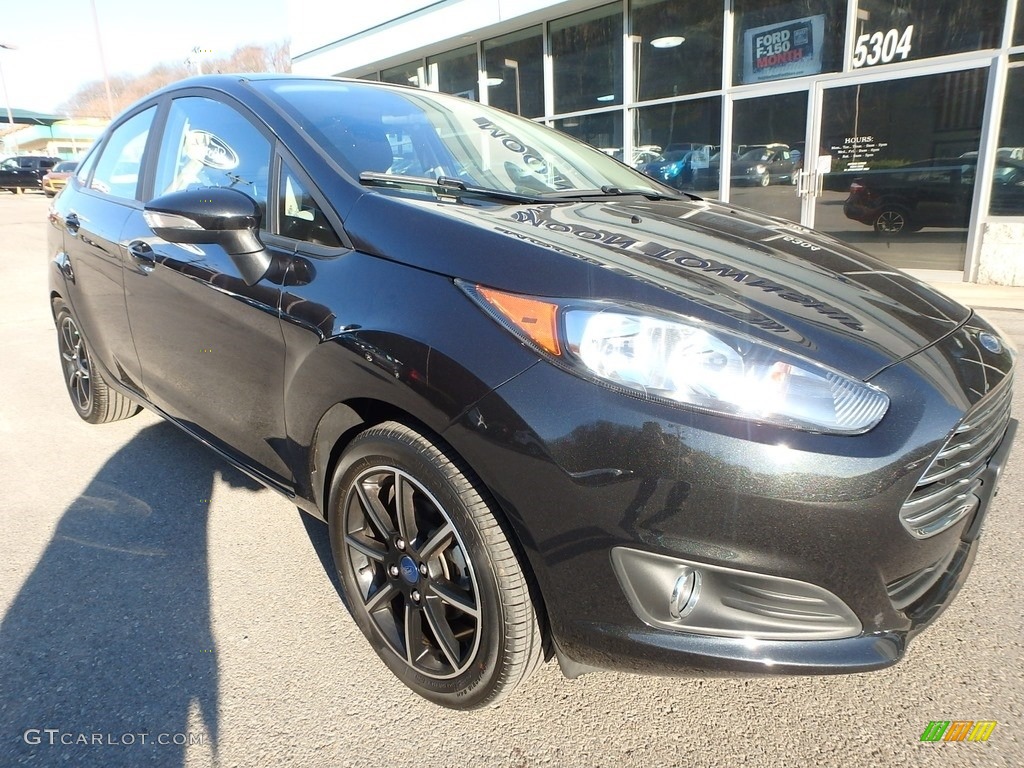 2015 Fiesta SE Sedan - Tuxedo Black Metallic / Charcoal Black photo #3