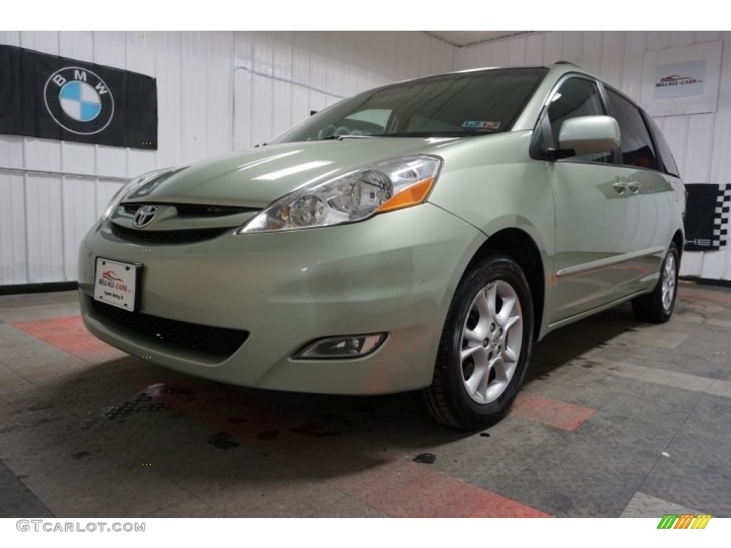 2006 Sienna XLE - Silver Pine Mica / Taupe photo #3