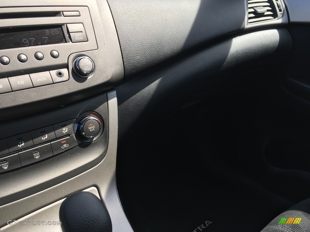 2013 Sentra SV - Aspen White / Charcoal photo #9