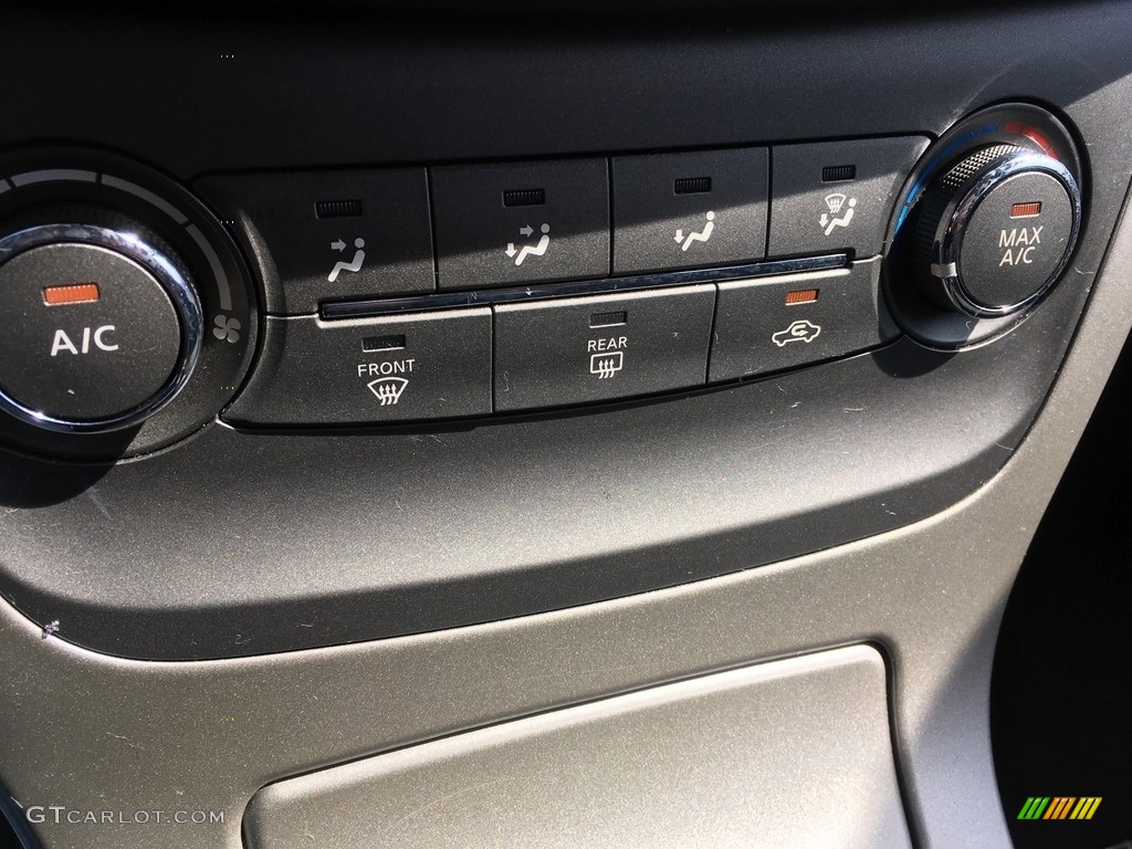 2013 Sentra SV - Aspen White / Charcoal photo #10