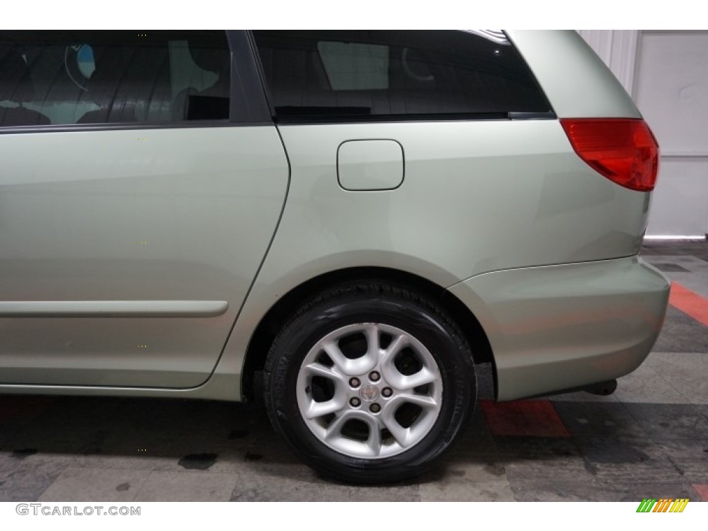 2006 Sienna XLE - Silver Pine Mica / Taupe photo #75