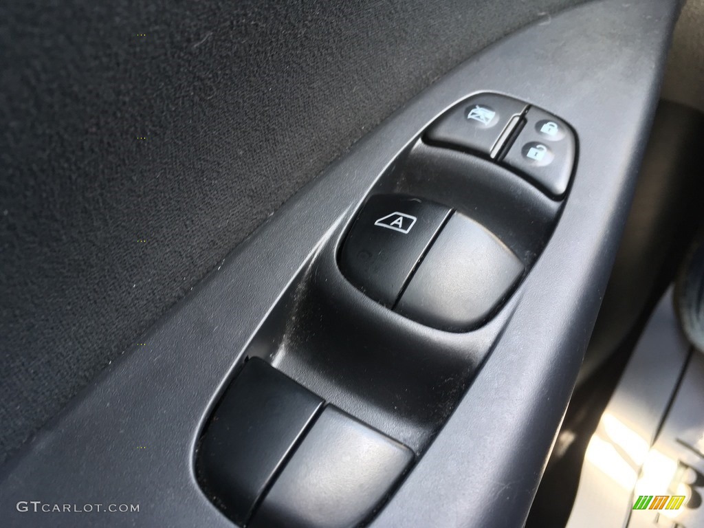 2013 Sentra SV - Aspen White / Charcoal photo #16