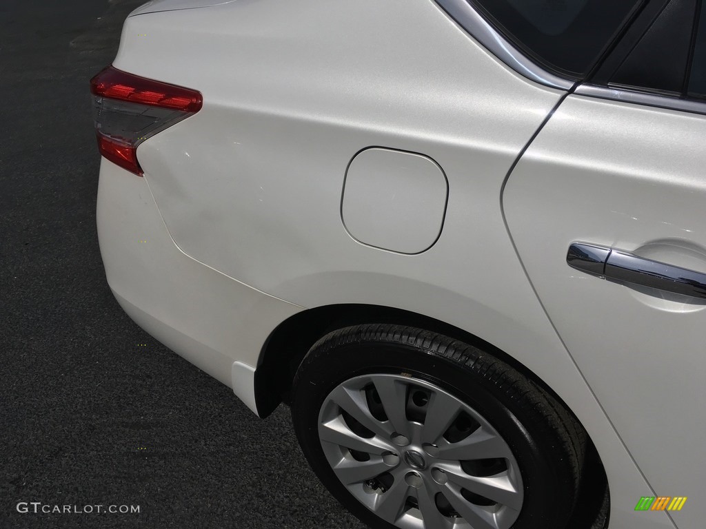 2013 Sentra SV - Aspen White / Charcoal photo #28
