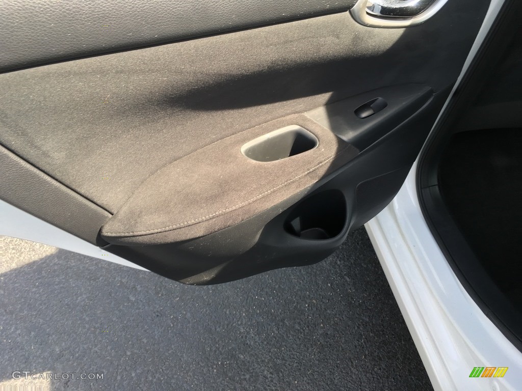 2013 Sentra SV - Aspen White / Charcoal photo #32