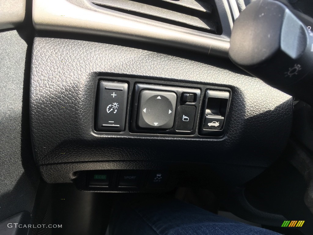 2013 Sentra SV - Aspen White / Charcoal photo #36